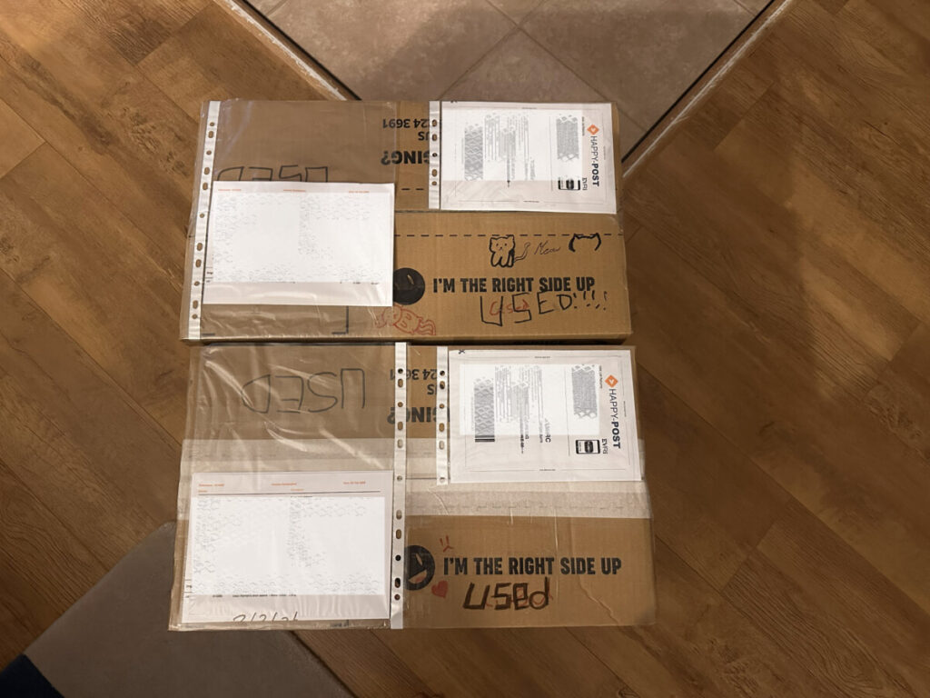 해피포스트 박스에 송장 붙인 예시 이미지